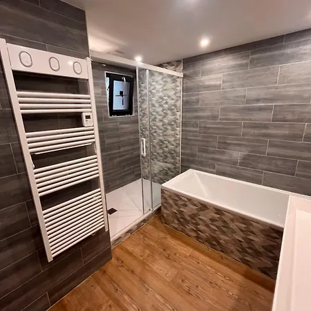 Loft Industriel Avec Jacuzzi Le Bourgeat