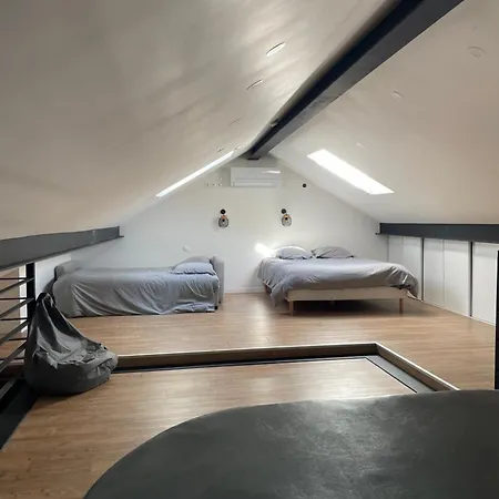 Loft Industriel Avec Jacuzzi